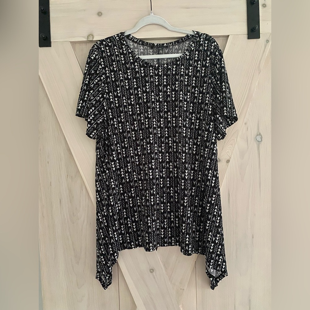Grayson Black and White Patterned Women's Top Asymmetrical 2X Boho Lagenlook